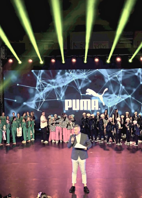 Taneční skupina roku v O2 universu — moderátor Ondra Vodný